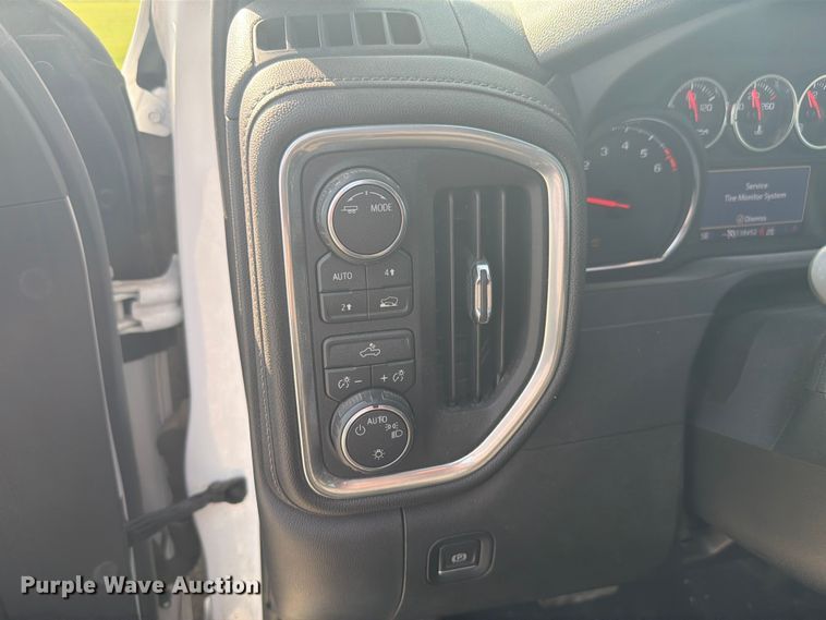 image for item EX4528 2020 Chevrolet Silverado 1500 Crew Cab pickup truck