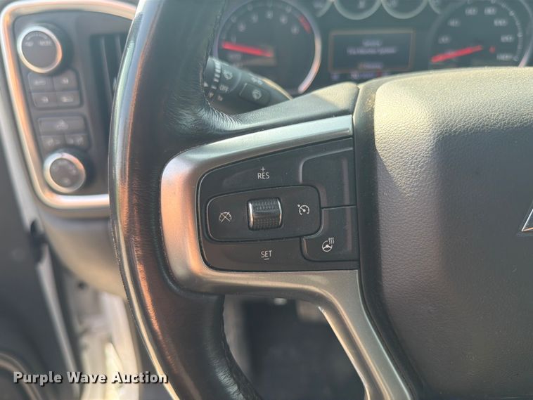 image for item EX4528 2020 Chevrolet Silverado 1500 Crew Cab pickup truck