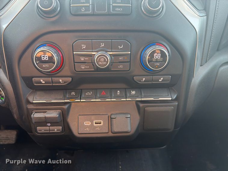 image for item EX4528 2020 Chevrolet Silverado 1500 Crew Cab pickup truck