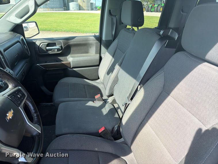 image for item EX4528 2020 Chevrolet Silverado 1500 Crew Cab pickup truck