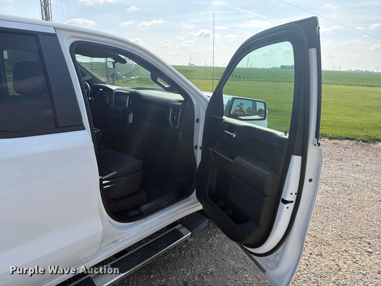 image for item EX4528 2020 Chevrolet Silverado 1500 Crew Cab pickup truck