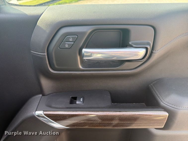 image for item EX4528 2020 Chevrolet Silverado 1500 Crew Cab pickup truck