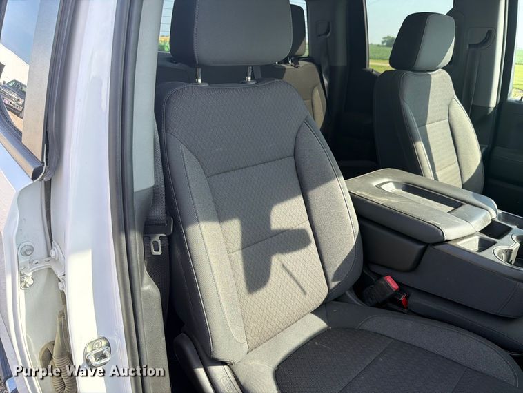 image for item EX4528 2020 Chevrolet Silverado 1500 Crew Cab pickup truck