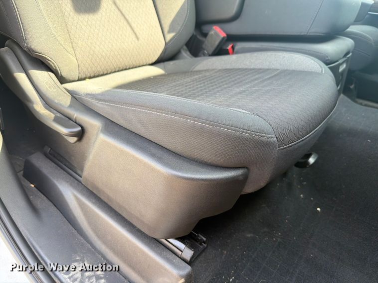 image for item EX4528 2020 Chevrolet Silverado 1500 Crew Cab pickup truck