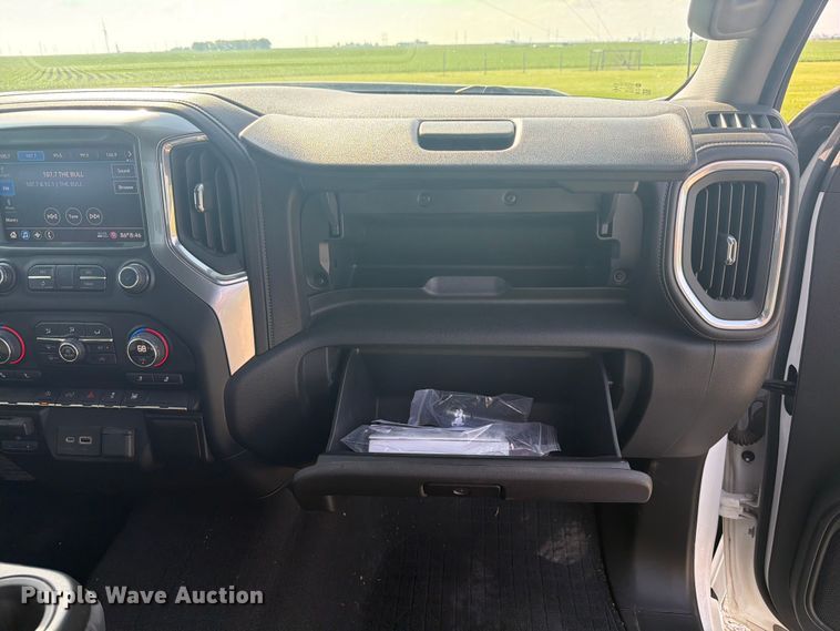 image for item EX4528 2020 Chevrolet Silverado 1500 Crew Cab pickup truck
