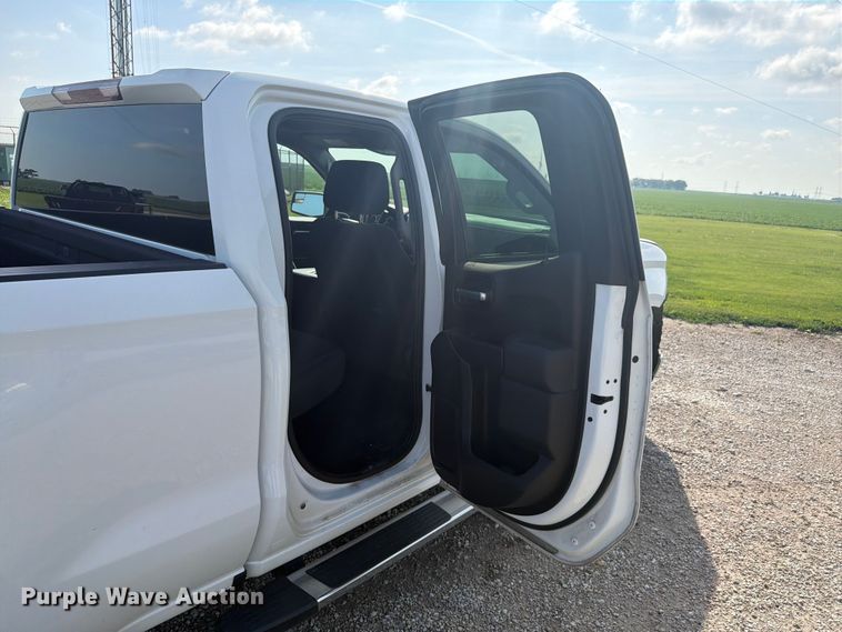 image for item EX4528 2020 Chevrolet Silverado 1500 Crew Cab pickup truck