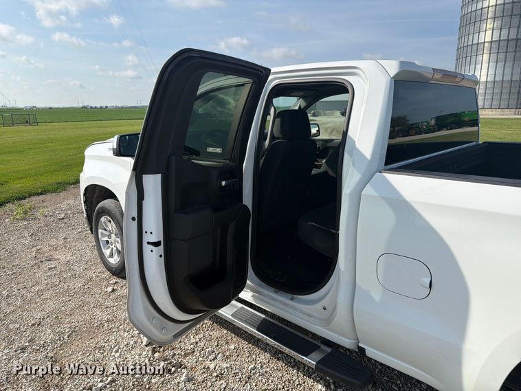 image for item EX4528 2020 Chevrolet Silverado 1500 Crew Cab pickup truck