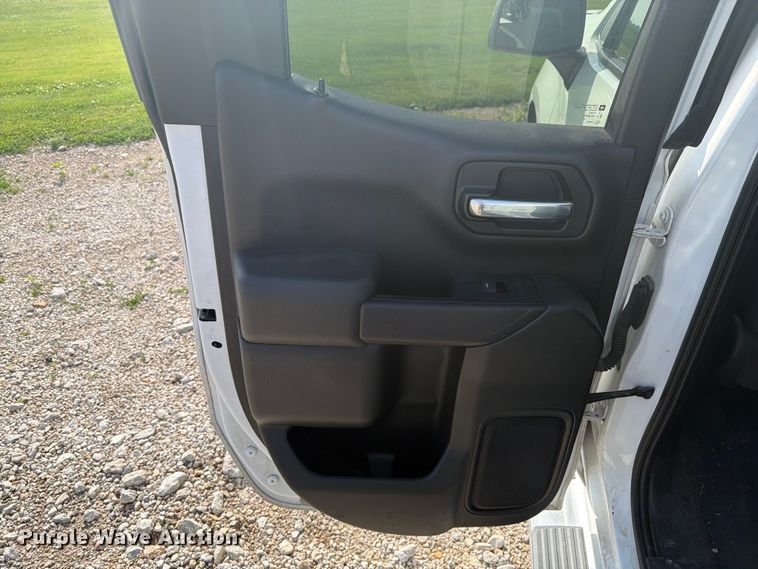 image for item EX4528 2020 Chevrolet Silverado 1500 Crew Cab pickup truck