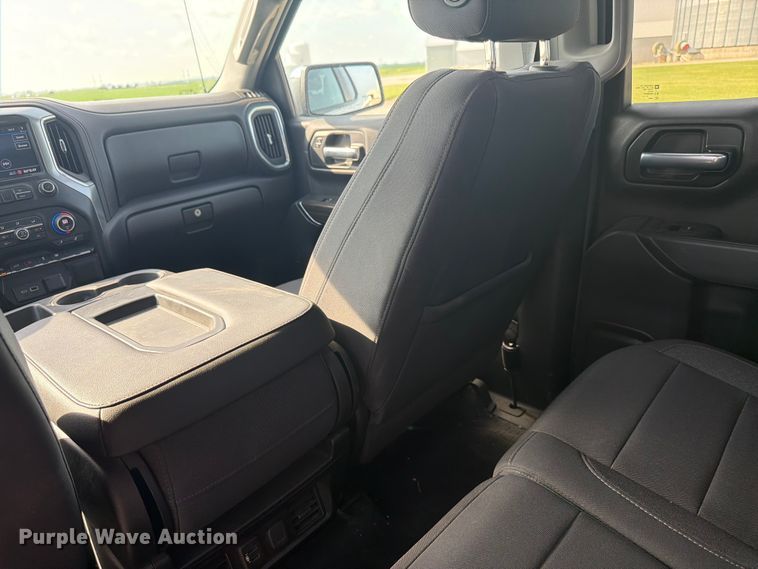 image for item EX4528 2020 Chevrolet Silverado 1500 Crew Cab pickup truck