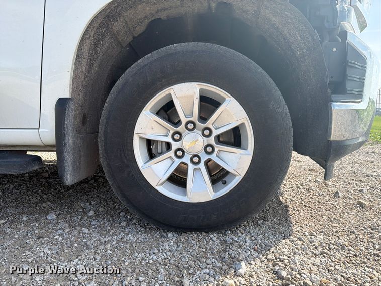 image for item EX4528 2020 Chevrolet Silverado 1500 Crew Cab pickup truck