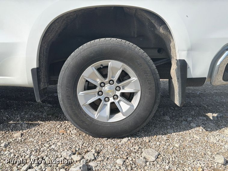 image for item EX4528 2020 Chevrolet Silverado 1500 Crew Cab pickup truck