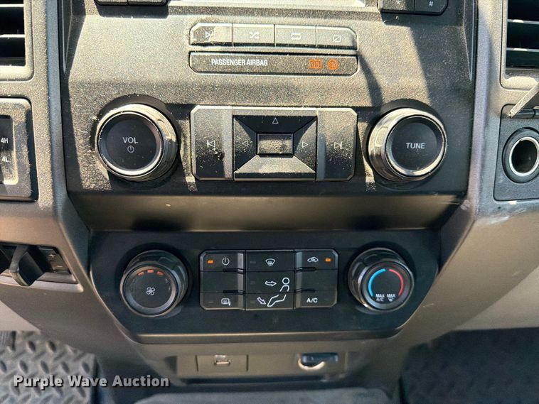 image for item EX4531 2020 Ford F250 Super Duty XL pickup truck