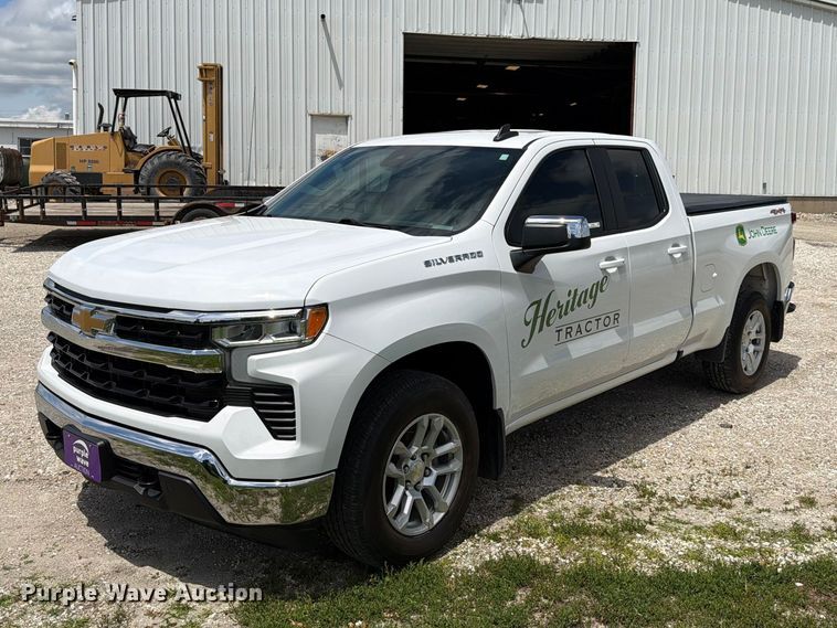 image for item EX4539 2022 Chevrolet Silverado 1500 Ext. Cab pickup truck