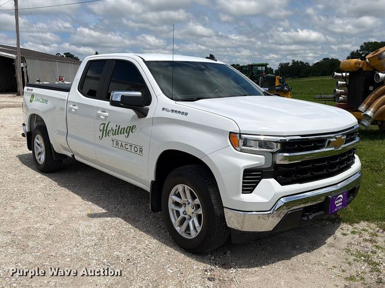 image for item EX4539 2022 Chevrolet Silverado 1500 Ext. Cab pickup truck