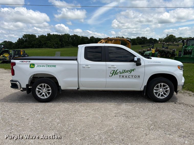 image for item EX4539 2022 Chevrolet Silverado 1500 Ext. Cab pickup truck
