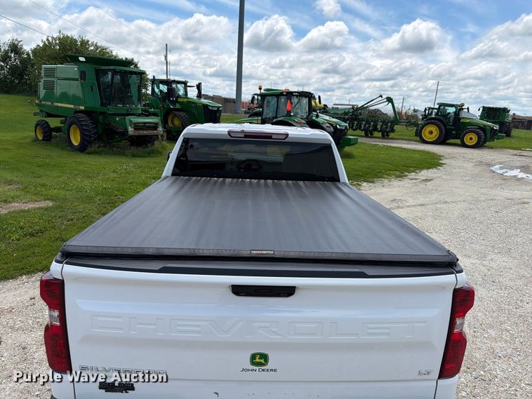 image for item EX4539 2022 Chevrolet Silverado 1500 Ext. Cab pickup truck