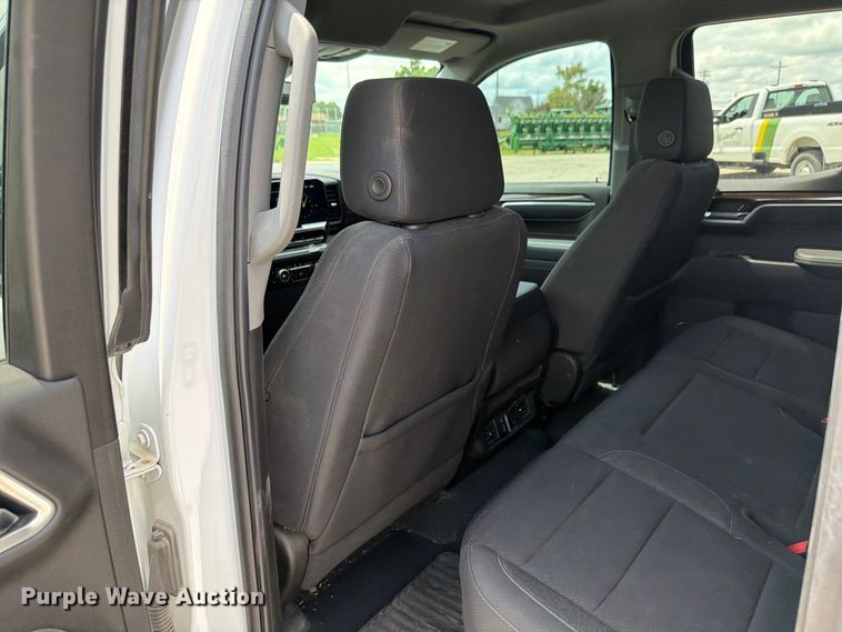 image for item EX4539 2022 Chevrolet Silverado 1500 Ext. Cab pickup truck