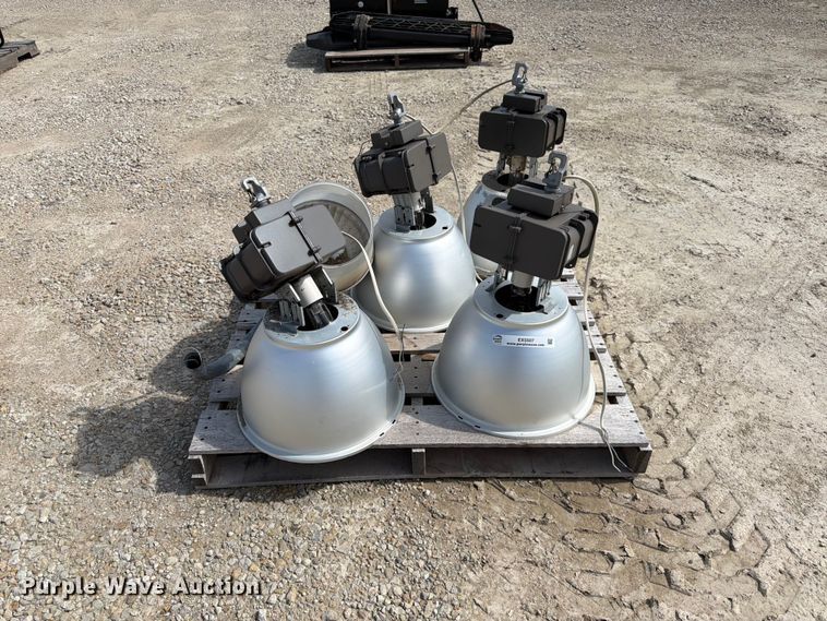 image for item EX5507 Thomas & Betts HH40CM10H lights