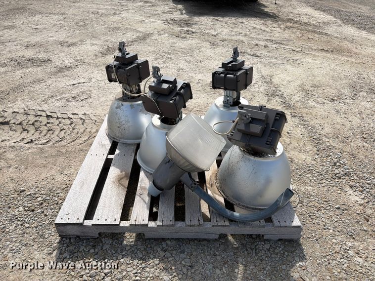image for item EX5507 Thomas & Betts HH40CM10H lights
