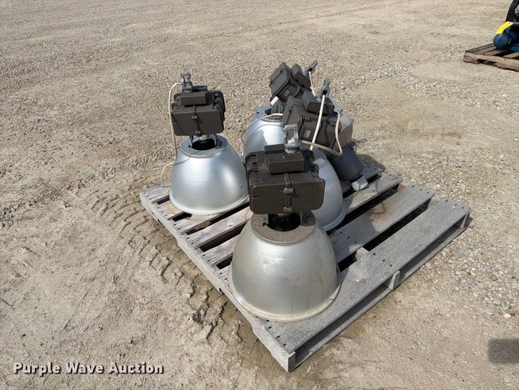 image for item EX5507 Thomas & Betts HH40CM10H lights