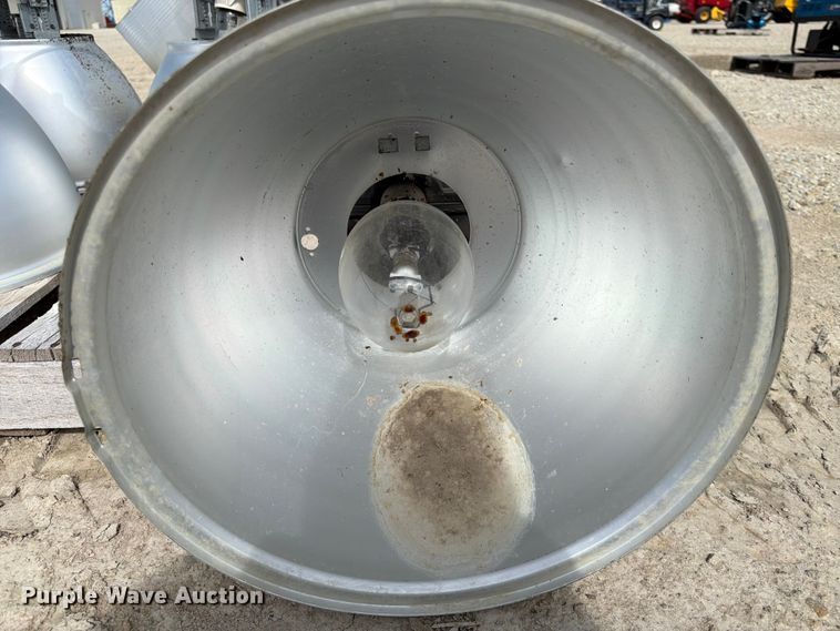image for item EX5507 Thomas & Betts HH40CM10H lights