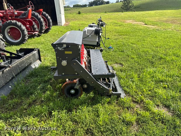 image for item FB5709 Seeder
