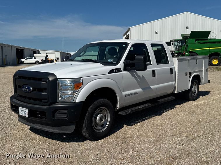 2013 Ford F250 Super Duty Crew Cab utility bed pickup truck