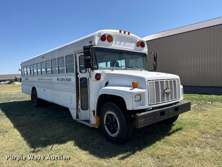 image for item FB6745 1993 Chevrolet  B7 school bus