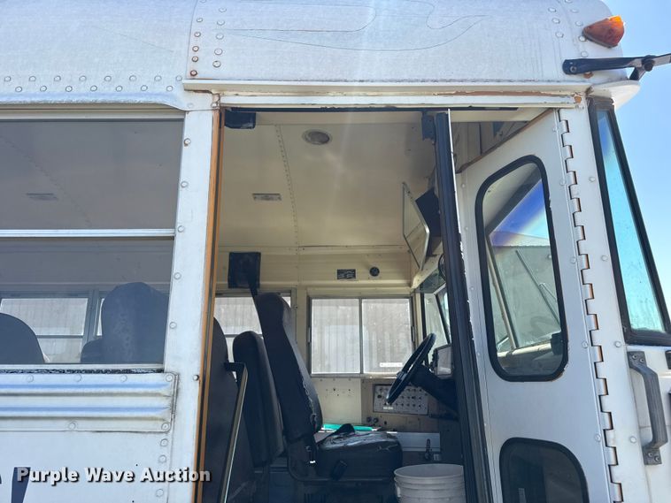 image for item FB6745 1993 Chevrolet  B7 school bus