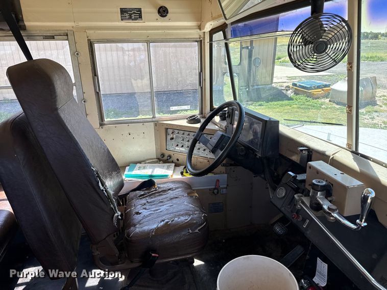 image for item FB6745 1993 Chevrolet  B7 school bus