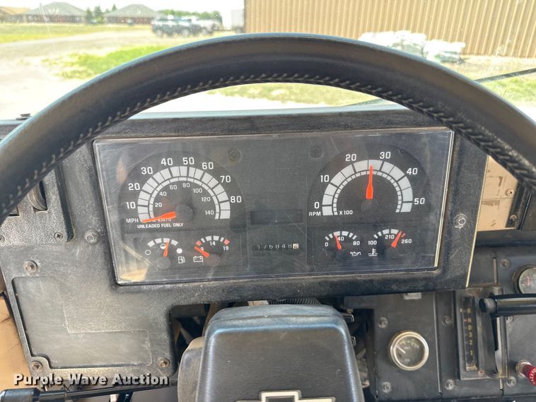 image for item FB6745 1993 Chevrolet  B7 school bus