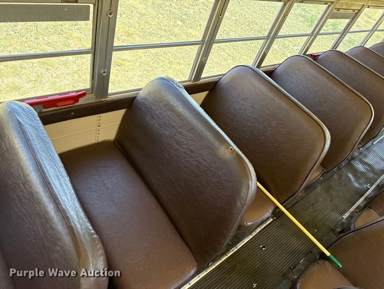 image for item FB6745 1993 Chevrolet  B7 school bus
