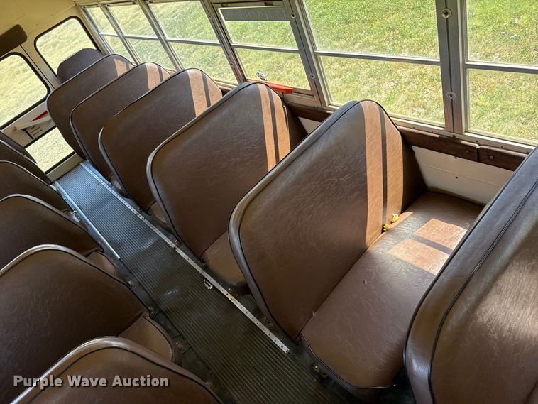 image for item FB6745 1993 Chevrolet  B7 school bus