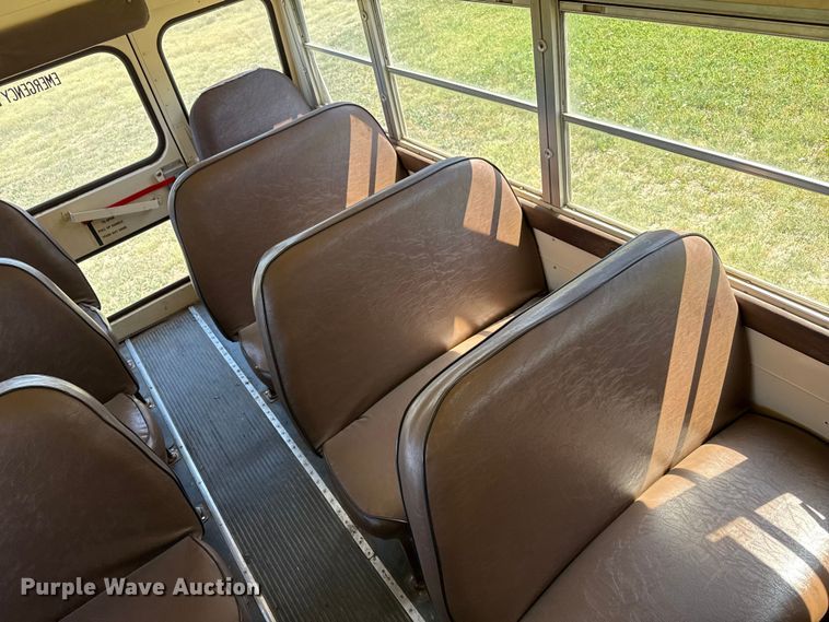 image for item FB6745 1993 Chevrolet  B7 school bus