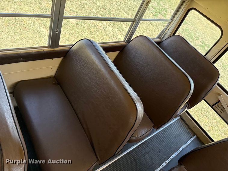 image for item FB6745 1993 Chevrolet  B7 school bus