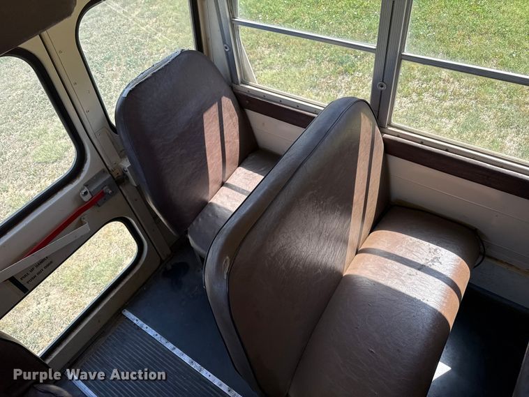 image for item FB6745 1993 Chevrolet  B7 school bus