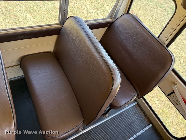 image for item FB6745 1993 Chevrolet  B7 school bus