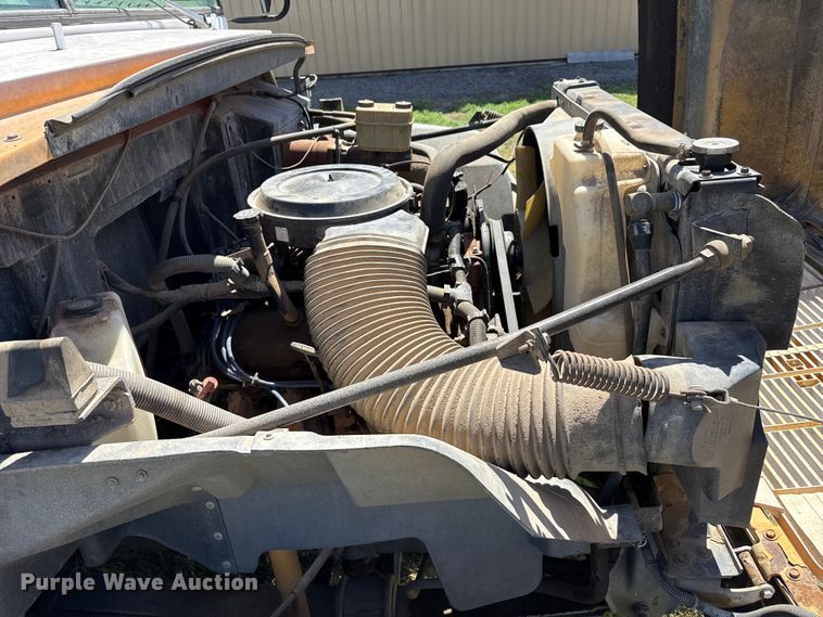 image for item FB6745 1993 Chevrolet  B7 school bus