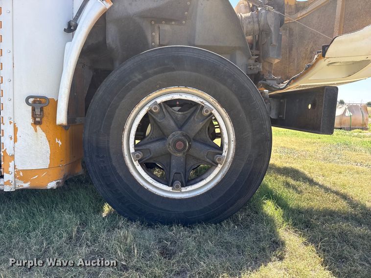 image for item FB6745 1993 Chevrolet  B7 school bus