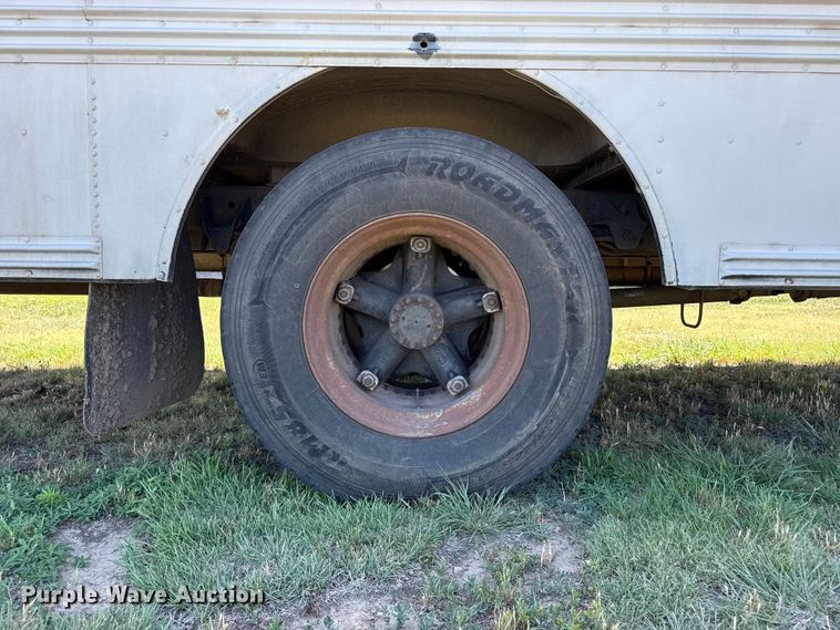 image for item FB6745 1993 Chevrolet  B7 school bus