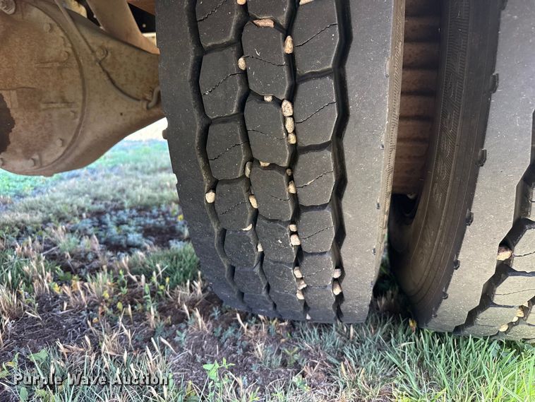 image for item FB6745 1993 Chevrolet  B7 school bus