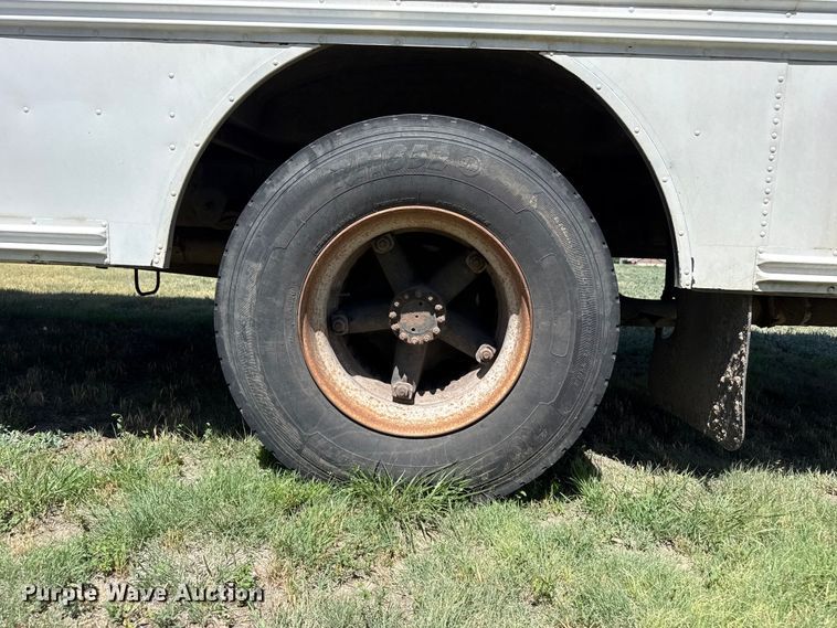 image for item FB6745 1993 Chevrolet  B7 school bus