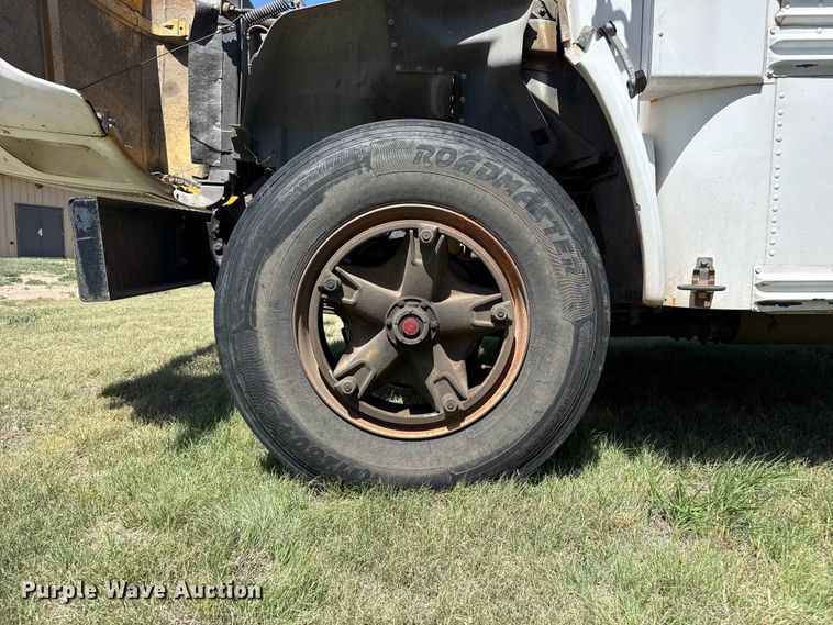 image for item FB6745 1993 Chevrolet  B7 school bus