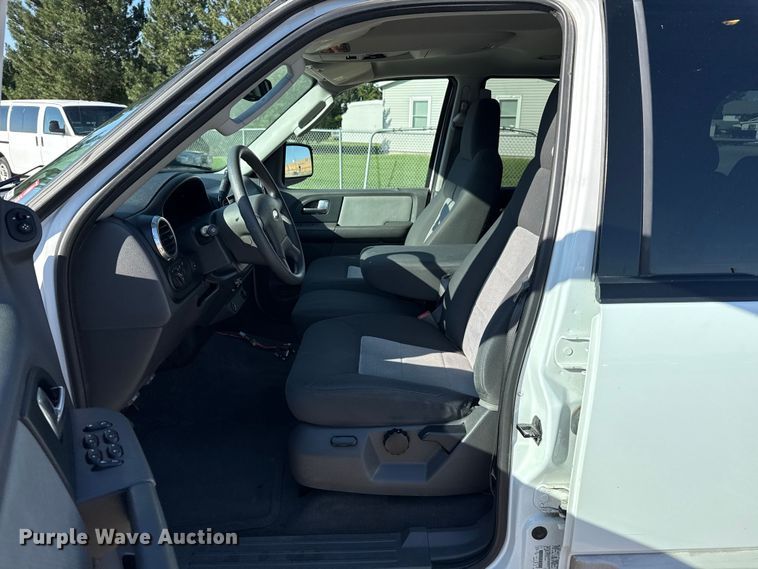 image for item FB6764 2003 Ford Expedition SUV