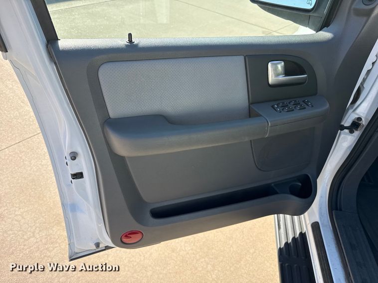 image for item FB6764 2003 Ford Expedition SUV