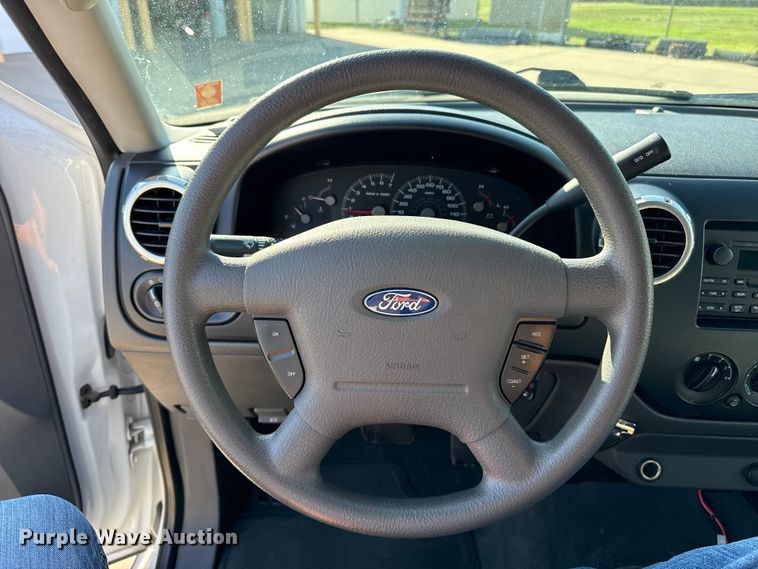 image for item FB6764 2003 Ford Expedition SUV