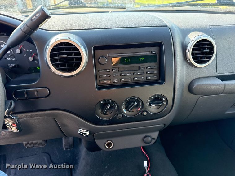 image for item FB6764 2003 Ford Expedition SUV