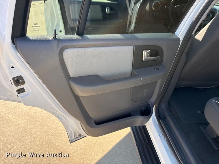 image for item FB6764 2003 Ford Expedition SUV