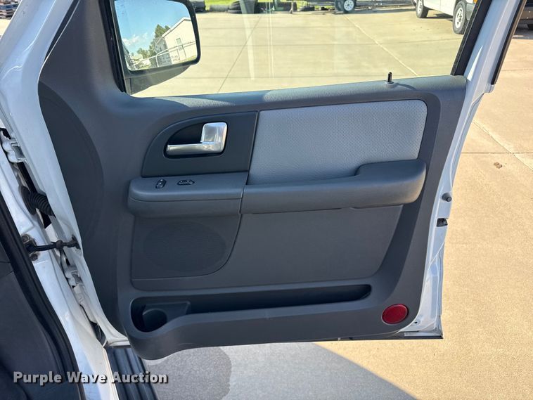 image for item FB6764 2003 Ford Expedition SUV