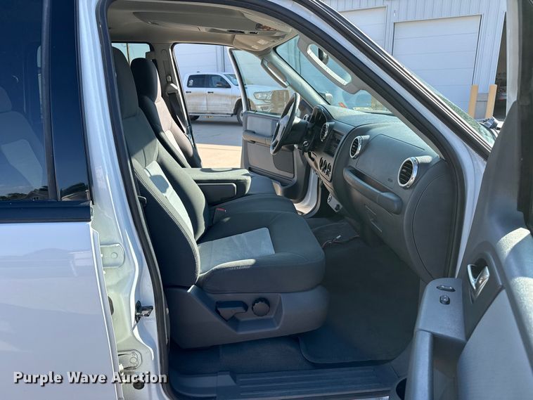 image for item FB6764 2003 Ford Expedition SUV
